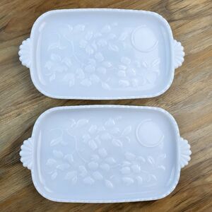 🔹️Antique White Milk Glass Dogwood Patterned Platters Set of 2